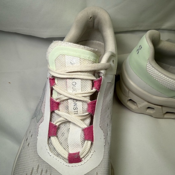 Stylish Women's Athletic Shoes in White and Pink - Picture 6 of 7